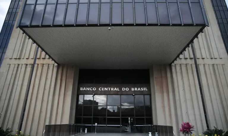 Copom decide Selic em meio a guerra e inflação acelerando