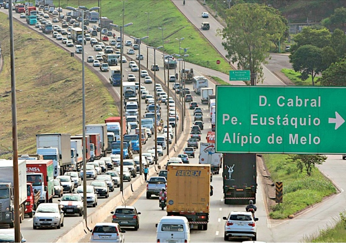 Sem obras em vista, novas placas serão instaladas para conter acidentes no Anel Rodoviário