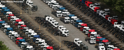 Transportadoras estão com caminhões parados e indústria põe funcionários em licença remunerada
