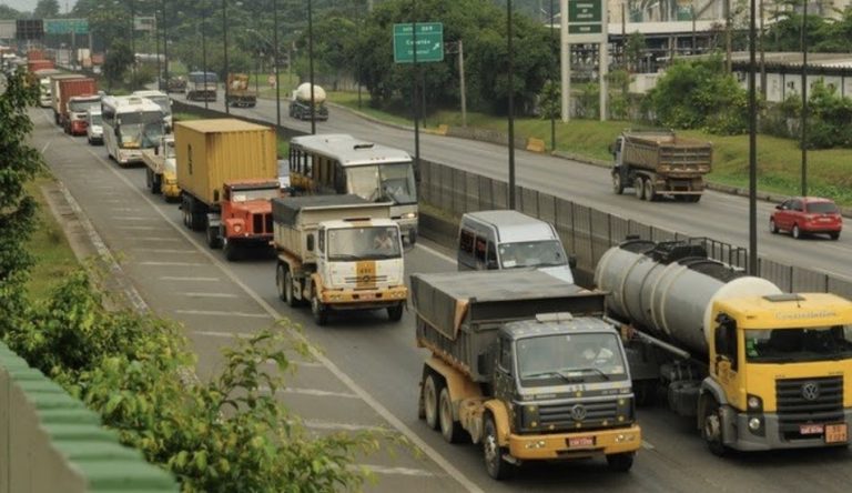 Transportadoras veem crise por ao menos quatro meses, diz pesquisa da CNT