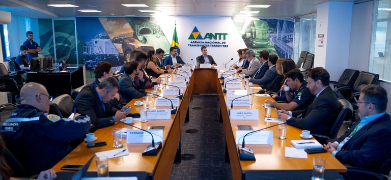 ANTT e Ambipar se reúnem para discutir atividades em cooperação