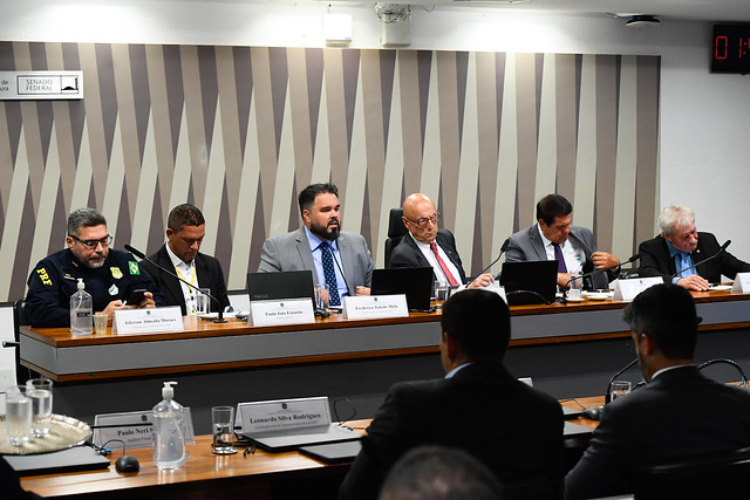 Em audiência pública no Senado, Sistema Transporte debate fiscalização da Lei dos Motoristas