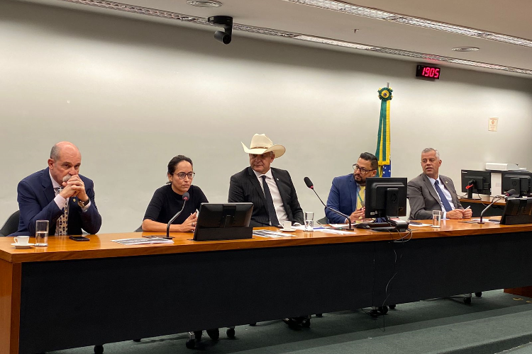 CNT debate com frentes parlamentares impacto do aumento da mistura de biodiesel no diesel