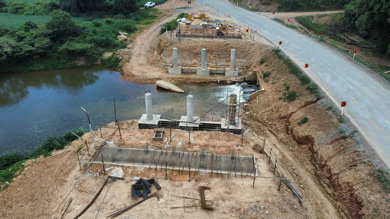 Na BR-265/MG, DNIT executa construção de pontes para substituir estruturas metálicas