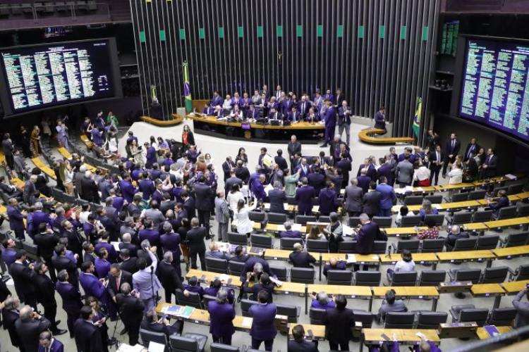 PL do Combustível do Futuro é aprovado na Câmara e seguirá para sanção presidencial sem dispositivo pleiteado pelo setor de transporte
