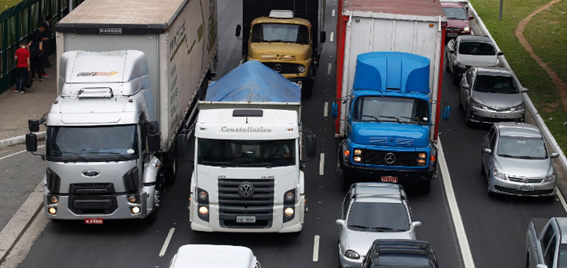 Contratação do seguro de cargas pelo transportador vai diminuir preço de alimentos no Brasil