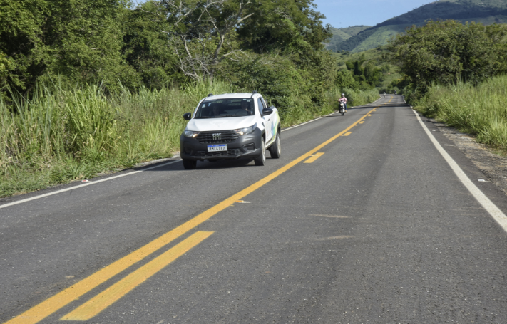 Governo de Minas vistoria rodovia MG-311, recuperada pelo programa Caminhos pra Avançar