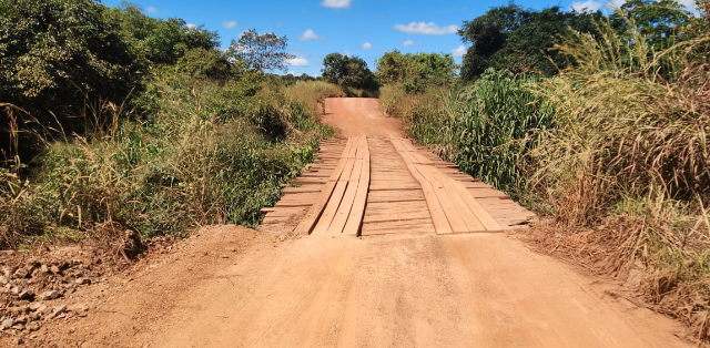 DER-MG interrompe tráfego em ponte na LMG-638, no Noroeste de Minas, para manutenção