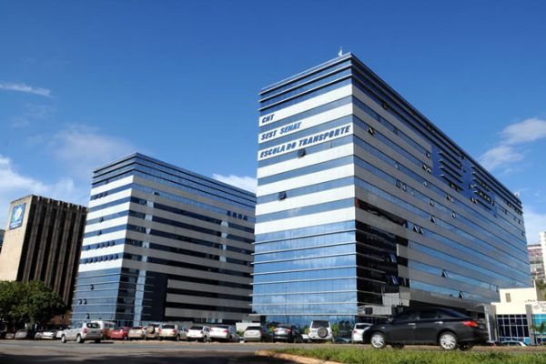 CNT realiza debate inédito sobre reforma tributária