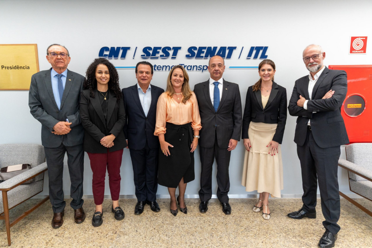 Presidente Vander Costa recebe representantes do setor de locação