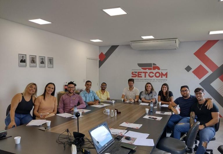 Núcleo do Centro-Oeste se reúne no SETCOM para debater o planejamento do grupo
