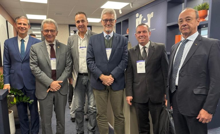 Com a presença da FETCEMG, Conexão Legal reúne autoridades e especialistas para debater impactos da ADI 5322 no transporte rodoviário