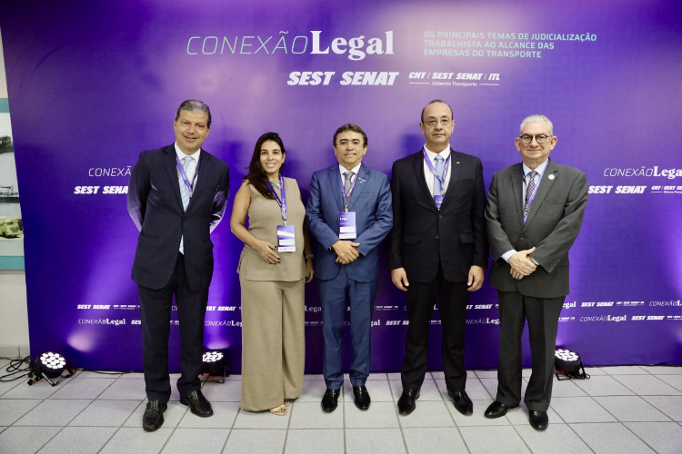 Conexão Legal trata da Lei do Motorista, tanque com capacidade superior a 200 litros e demissão por imprudência do motorista