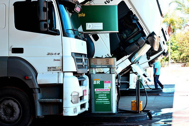 Nova política de preços da Petrobras prejudica transportadores