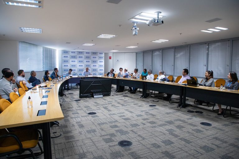 Com a presença da FETCEMG, Câmara Automotiva da FIEMG debate debate crescimento, desafios e qualificação de mão de obra