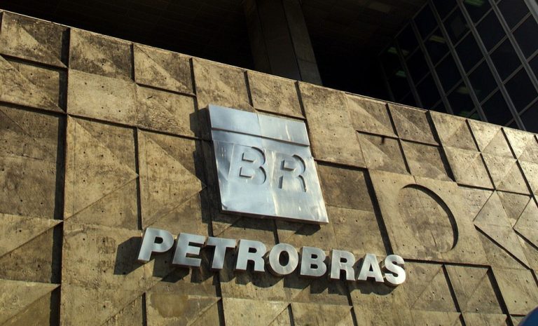 Petrobras anuncia reajuste de 13% no preço do diesel nas refinarias