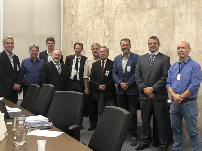 FETCEMG APRESENTA INFORMAÇÕES SOBRE O TRC EM REUNIÃO COM O BANCO CENTRAL