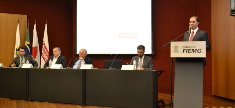 Entidades debatem a reforma trabalhista no Fórum Sindical