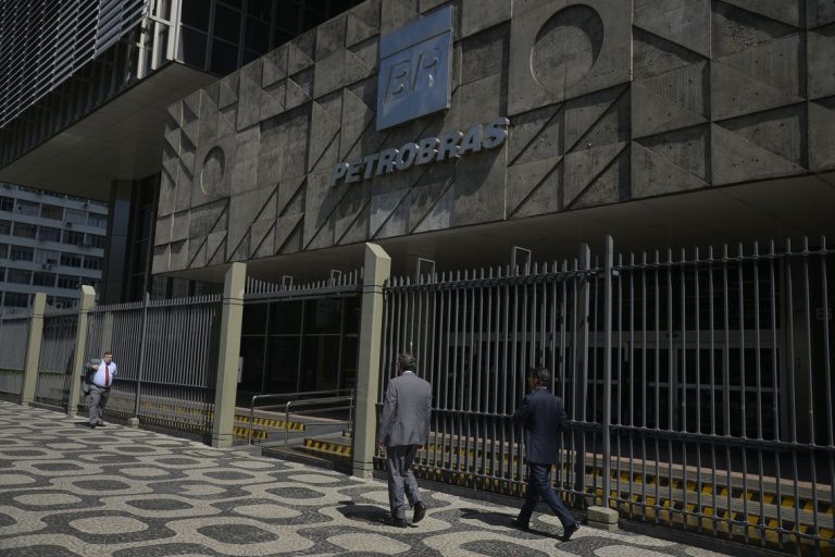 Petrobras confirma redução no preço dos combustíveis nas refinarias