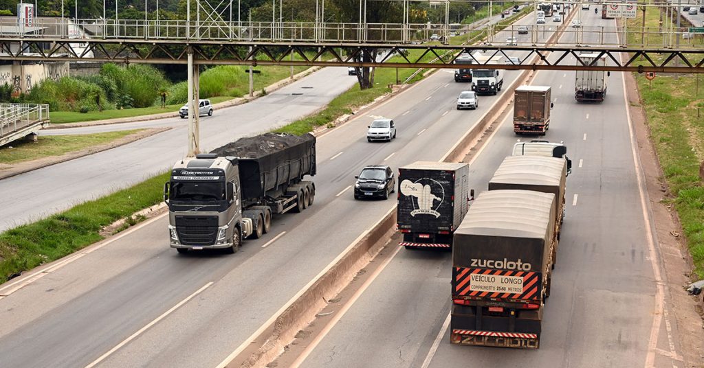 Transportes de cargas e logística já sofrem efeitos das tarifas impostas pelos EUA