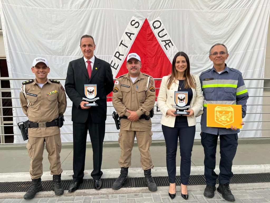 FETCEMG recebe homenagem da PMRv em evento comemorativo pelos 52 anos da corporação