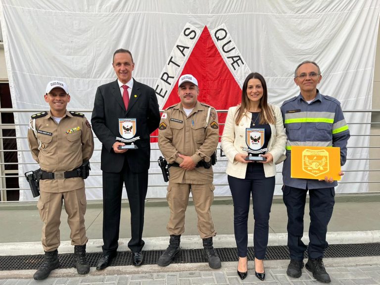 FETCEMG recebe homenagem da PMRv em evento comemorativo pelos 52 anos da corporação