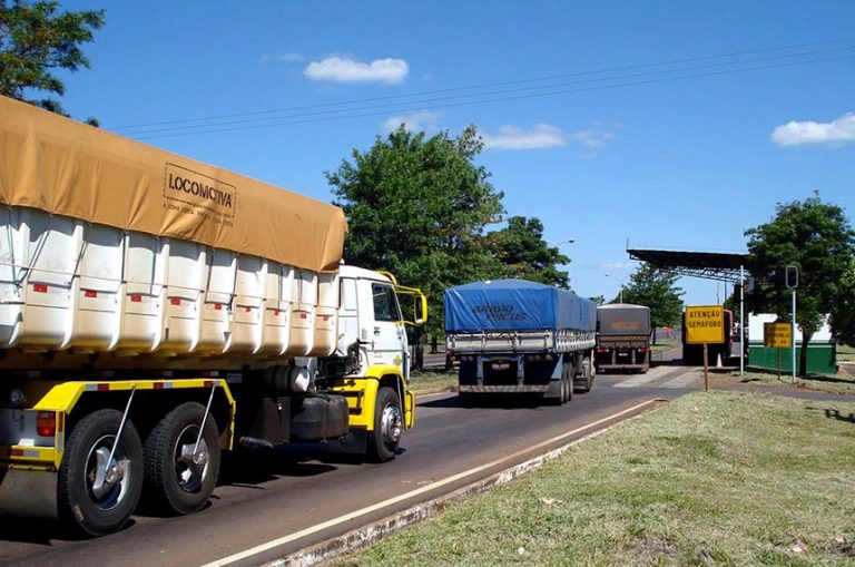 CI vai debater tempo de descanso dos caminhoneiros Compartilhe este conteúdo no Whatsapp