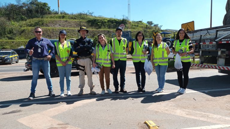 Núcleo da COMJOVEM do Centro-Oeste Mineiro e Setcom realizam blitz educativa pelo Maio Amarelo
