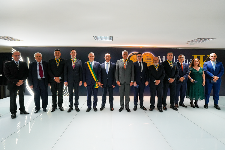 Ministro dos Transportes, Renan Filho, recebe maior honraria da Medalha JK em cerimônia na CNT