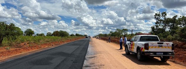 Pavimentação da MG-415, entre Morada Nova e a BR-040, já atinge mais de 35% dos serviços executados