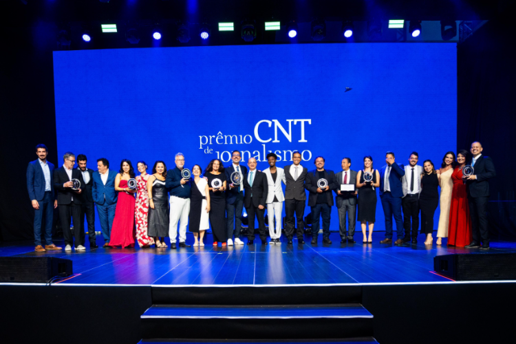 Em noite de homenagens e reconhecimentos, 31º Prêmio CNT de Jornalismo prestigia jornalistas vencedores