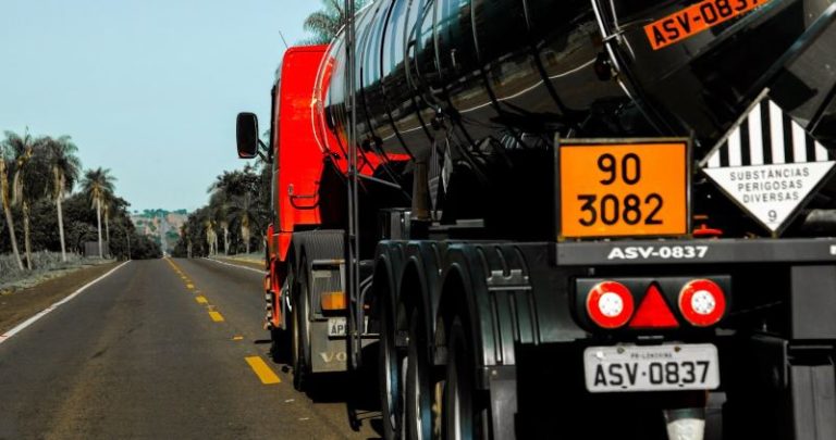 Menos exigência, mais risco? Fim da obrigatoriedade de renovação do MOPP acende alerta no transporte de produtos perigosos