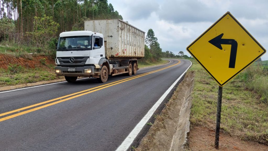 Justiça determina que siderúrgica permita entrada de motorista de carreta na unidade para descarregar mercadoria