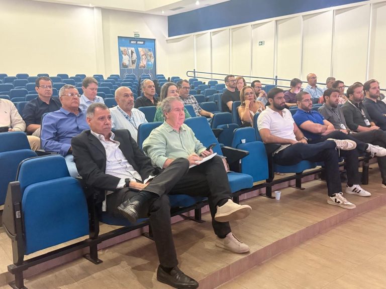 FETCEMG e CRMG fazem reunião mensal com os diretores das 27 unidades do estado em Uberlândia
