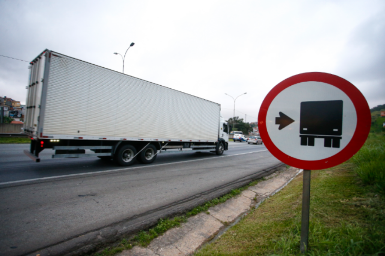 Queda nos roubos de carga em Minas Gerais em 2024 reforça eficácia das ações de segurança