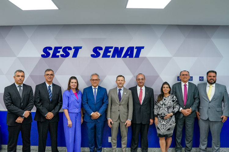 Secretário-geral da OIE conhece o trabalho do Sistema Transporte