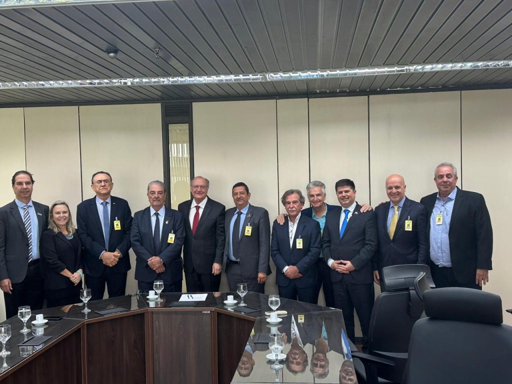 Presidente da FETCEMG participou de visitas ao presidente em exercício e ao ministro dos Transportes