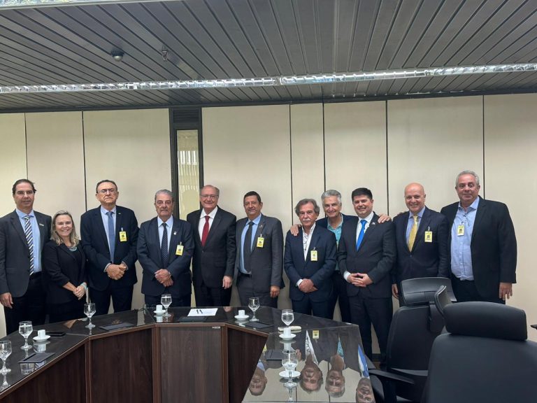 Presidente da FETCEMG participou de visitas ao presidente em exercício e ao ministro dos Transportes