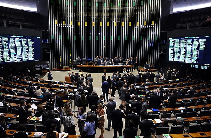 Câmara atribui a municípios regulamentação de aplicativos de transporte