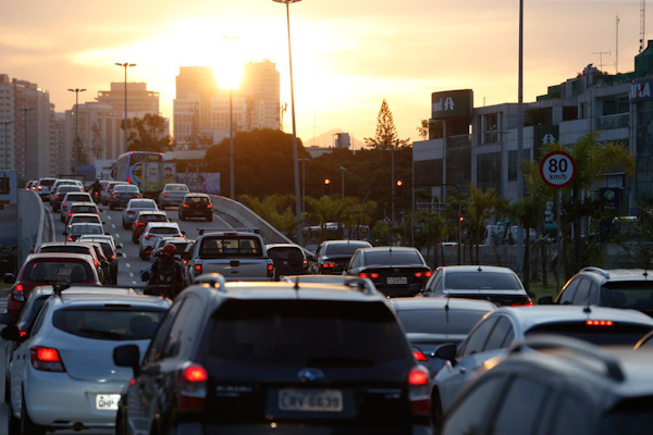 Licenciamento anual de veículos com placas de finais 7, 8, 9 e 0 será exigido em fiscalizações a partir desta sexta-feira (1/11)