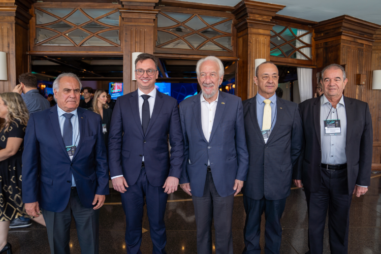 Presidente da CNT aborda temas que impactarão o futuro do setor no evento Tendências 2025