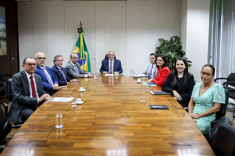 Vander Costa e Geraldo Alckmin discutem temas estratégicos para o setor transportador