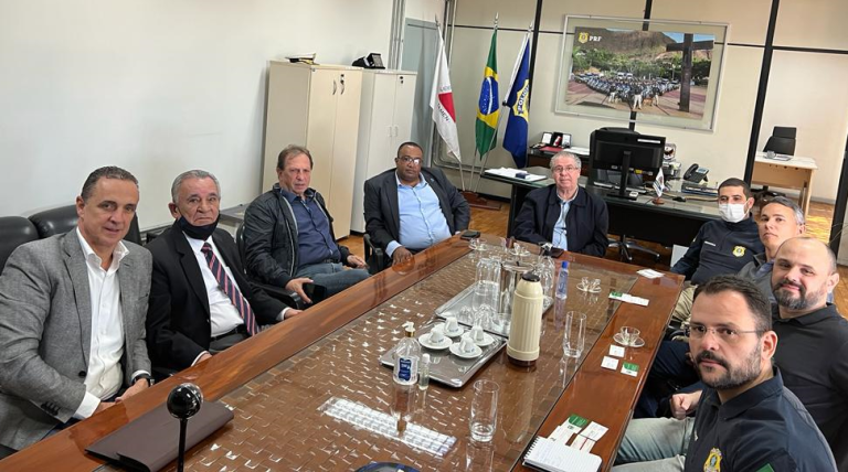 Representantes da FETCEMG participam de encontro com a PRF