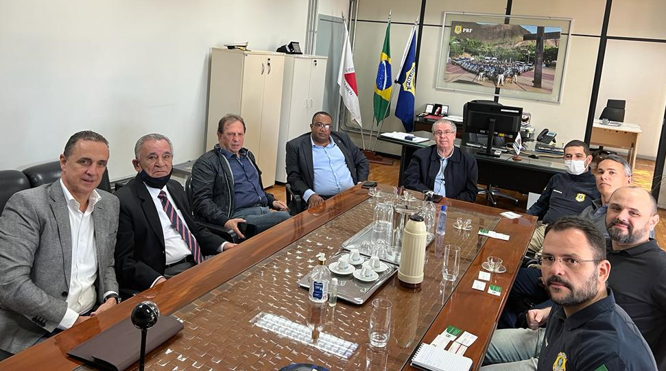 Representantes da FETCEMG participam de encontro com a PRF