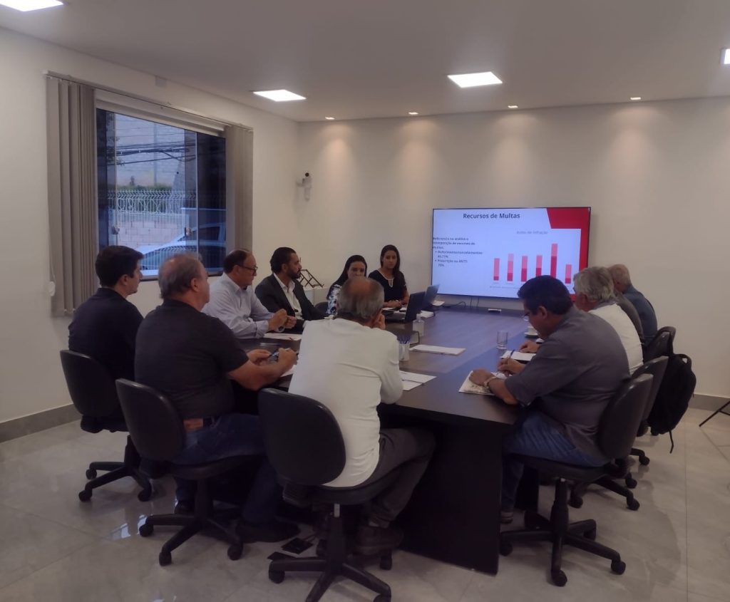 COMJOVEM do Centro Oeste Mineiro participa de reunião da diretoria do SETCOM