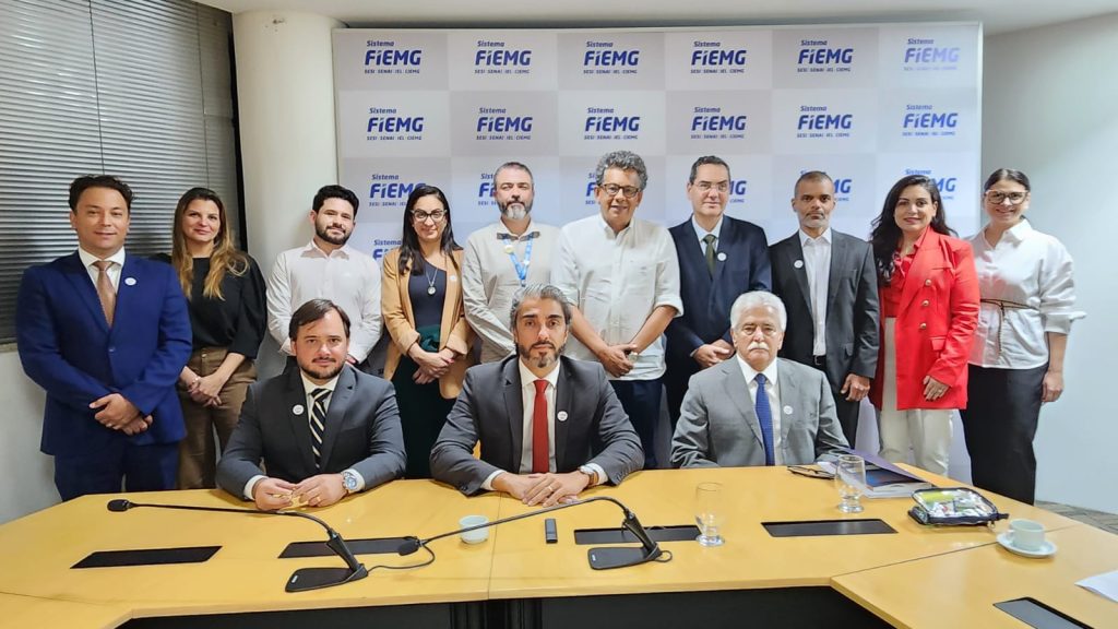 FETCEMG acompanha debate sobre dissídio coletivo na OAB-MG