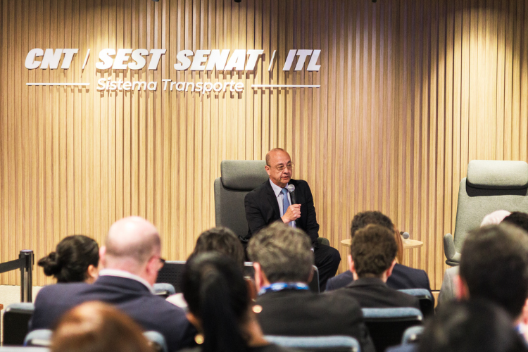 FETCEMG participa de agenda do Sistema Transporte em Brasília (DF)